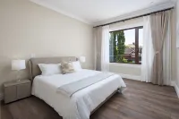 Vancouver Stay ----- Modern Richmond Home  Next to YVR Airport--Brand New & Stylish