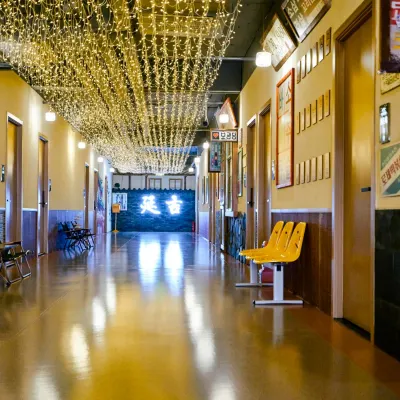 晨玥香•雲溪｜Art&Fashion藝術美學酒店（濱河公園阿里郎公園店） 鄰近金達萊廣場的酒店