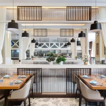Qionghai Changlong Hotel (Yinhai Zaliang Street)