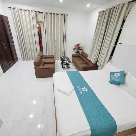 Ha Vy Hotel Quan 9 Отели рядом с достопримечательностью «Гипермаркет Vincom Plaza Thu Duc»