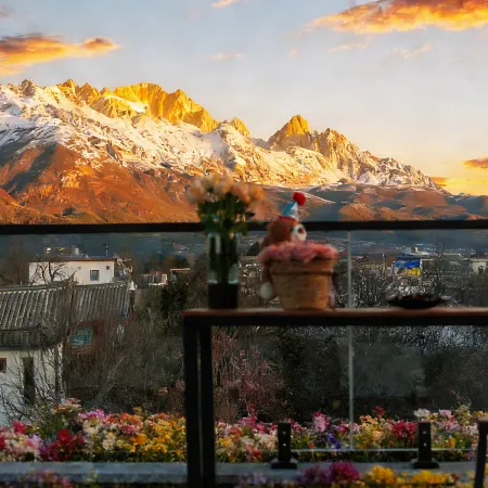 Qiyue Shiguang | Golden Snow Mountain Sunrise | Snow Mountain Courtyard (Baisha Ancient Town)