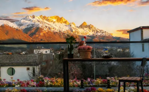 Qiyue Shiguang | Golden Snow Mountain Sunrise | Snow Mountain Courtyard (Baisha Ancient Town)