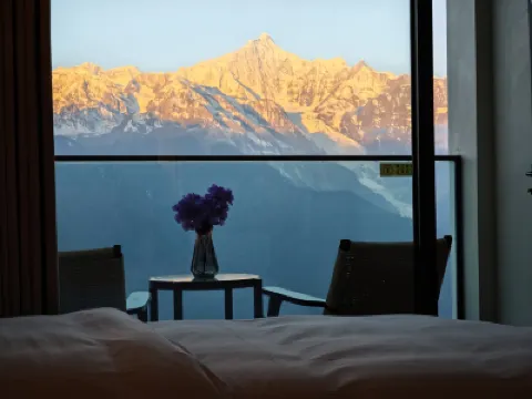 Laden Sino Intelligent Diffused Oxygen Supply Homestay (Feilai Temple Scenic Area) 梅里雪山観景台周辺のホテル