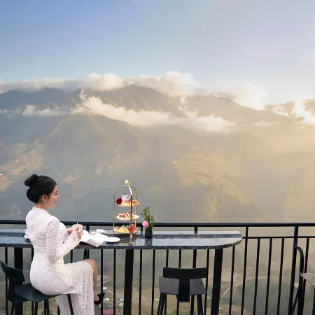 DeLaMont Sapa Hotel - Hill Serenity Retreat