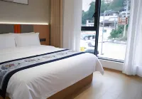 Shanwang Shanjian Homestay (Xuanneng Gongxiu Cruise House) - parking
