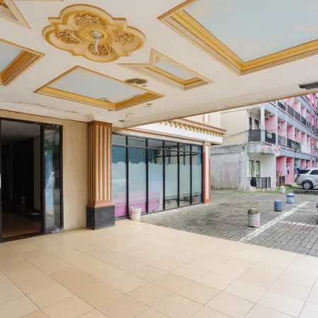 RedDoorz near GOR POPKI Отели рядом с достопримечательностью «Торговый центр Cibubur Junction»