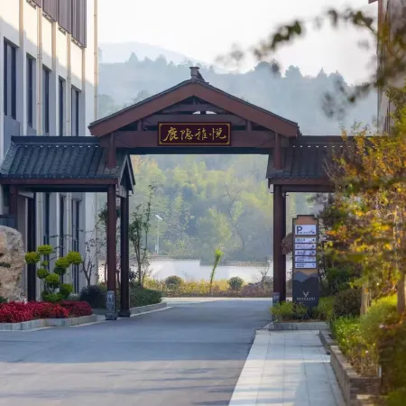 Luyin Yayue Resort Hotel