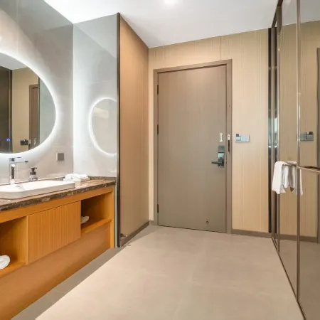 Xinxiang Grand Hotel (DL Pangdonglai Life Plaza Erpang)