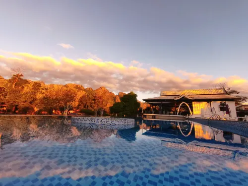 LARNG YAY  Riverview Resort Hotel - Pools