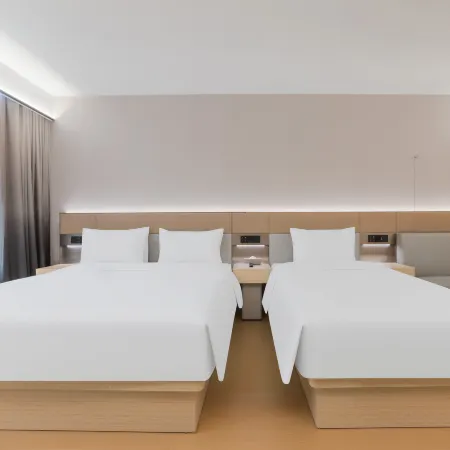 Ji Hotel (Tianshui South Station Shengda Square Branch)