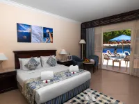 Amwaj Oyoun Resort & Casino Hotels near La Strada Mall