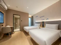 Homeinn Hotel (Shanghai Hongqiao Beixinjing Subway Station Jianhe Road) Hotels near Beixinjing Station
