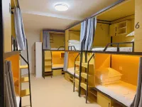 Boyin Hostel (Dadonghai Summer Department Store)