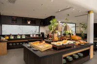 The Green Hidden Wanjia Hui Resort Hotel (Shaoxing Lu Xun's Hometown Cangqiao Zhijie Store)