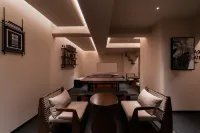 Yinmo Hotel (Guiyang Jiaxiu Tower Yitian City)