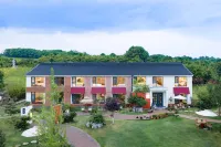Yixing Oasis Waterfront Garden Homestay