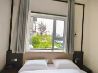 Cloud Dawn Elegance · Aesthetic Designer Stay (Qicai River Playground) - Pet friendly
