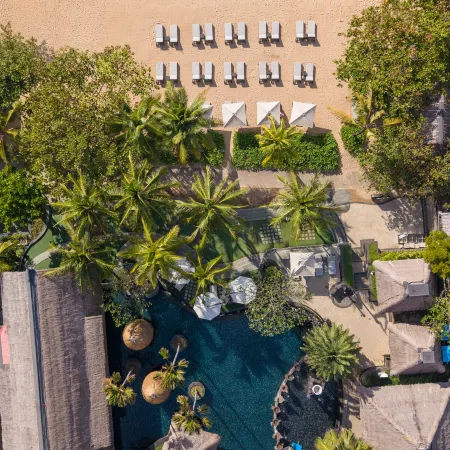 Holiday Inn Resort BALI NUSA DUA by IHG Отели рядом с достопримечательностью «Пляж Гегер»