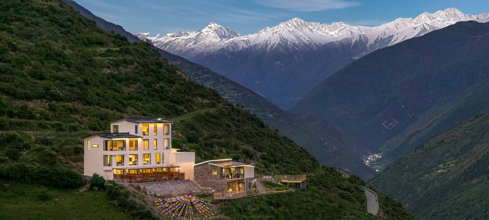 Endless Summer · Cloud Private Hot Spring Homestay（Siguniang Mountain） Hotele w: Powiat Xiaojin