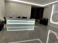 One Plus One Light Luxury Hotel - 2 estrellas