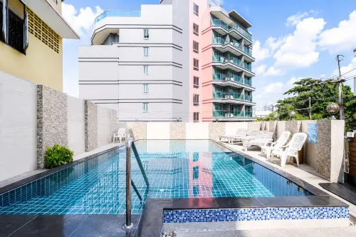 The Esse Hotel Pattaya - Bares
