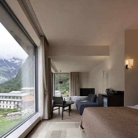 Yubeng Manshan MANSHAN · Golden Snow Bonfire Private Hot Spring Manor