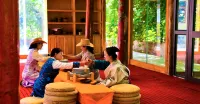 Songba XI ZANG Village Themed Homestay (Songba Gorge Tourism Resort Area) - Family