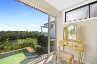 River View Oasis: Spacious 3-Bed House with Pool - Private Pools