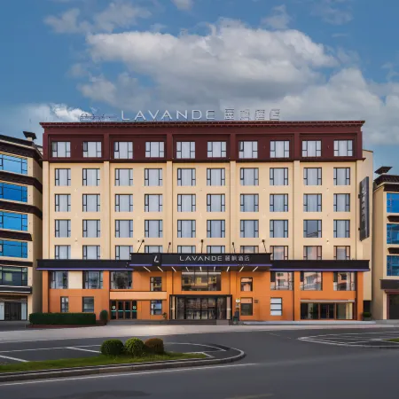 Lefeng Hotel (National Highway 318 Ganzi Litang Branch)