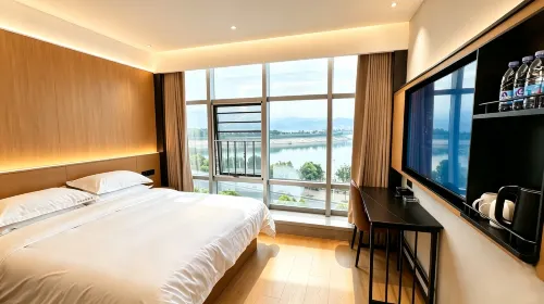 Zhongfu Riverview Hotel - con vistas a la montaña
