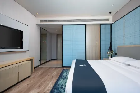 Echarm Hotel (Huanggang West Lake 1st Road) Отели рядом с достопримечательностью «Huanggang Science & Technology Institute»