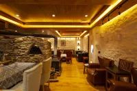 Floral Lux Hotel·Dagu glacier gaer Manor Hotel - bar