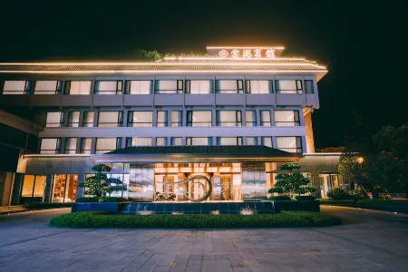 Tanghu Yubo Grand Hotel Отели рядом с достопримечательностью «Jiaolonggang Zhanshi Center»