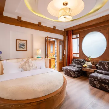 Shile Hot Spring. Flowerside Brand Designer Mercure Отели рядом с достопримечательностью «Улица Сыфан»