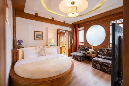 Shile Hot Spring. Flowerside Brand Designer Mercure Отели в г. Лицзян