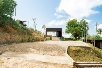 Bobocabin Umarato, Sumba - Parkplatz