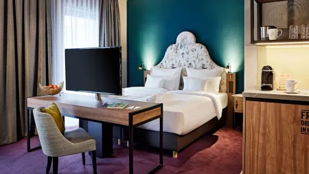 Me and All Hotel Dusseldorf Oberkassel, by Hyatt Отели рядом с достопримечательностью «Stadtmuseum»