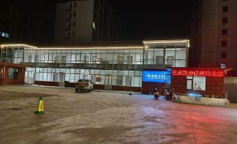 Xinjinlong Holiday Hotel (Linzhou Long'an Road Bus Station)