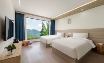 Xinchang Huaqianyueshang Homestay (Nineteen Peaks)