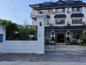 There is a small courtyard homestay