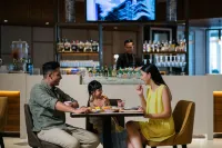 Four Points by Sheraton Surabaya, Pakuwon Indah - bar