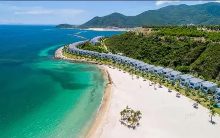 Vinpearl Resort Nha Trang Отели рядом с достопримечательностью «MerPerle Sparkling Waves»