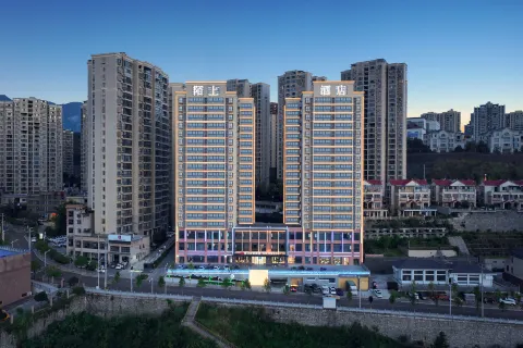 Moshang Light Luxury Hotel (Yichang Yigui Branch)