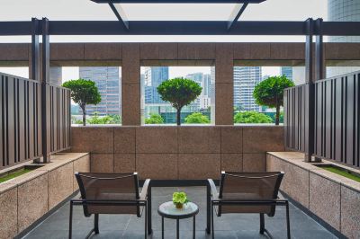 テラス ルーム、クラブラウンジ利用込、大きめのゲストルーム、1 キング サイズ ベッド シェラトン・タワーズ・シンガポールの写真