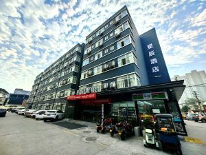 Stars Hotel (Xinxianghe Normal University Wanda)