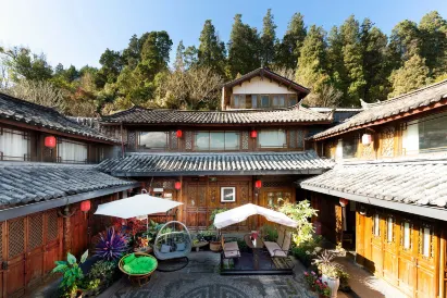 Qingmu Boutique Inn (Lijiang Ancient City Mufu Shop)