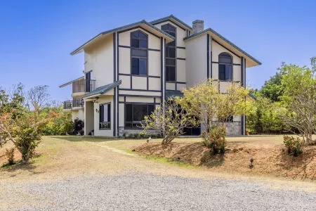 Kavana Cottage Отели рядом с достопримечательностью «Озеро Задний Валентина»