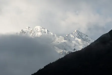 Kangding Guanding Impression·Snow Mountain Xueding Manju Beautiful Homestay Отели в г. Кандин