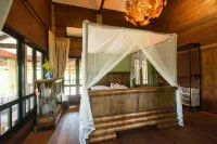 Luxury Thai Lanna house and Farm stay Chiangmai
