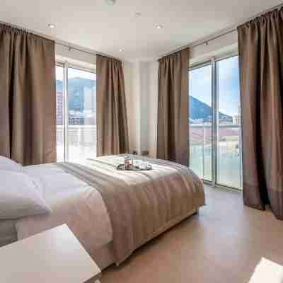 Bentley Holiday Apartments - West One Rooms